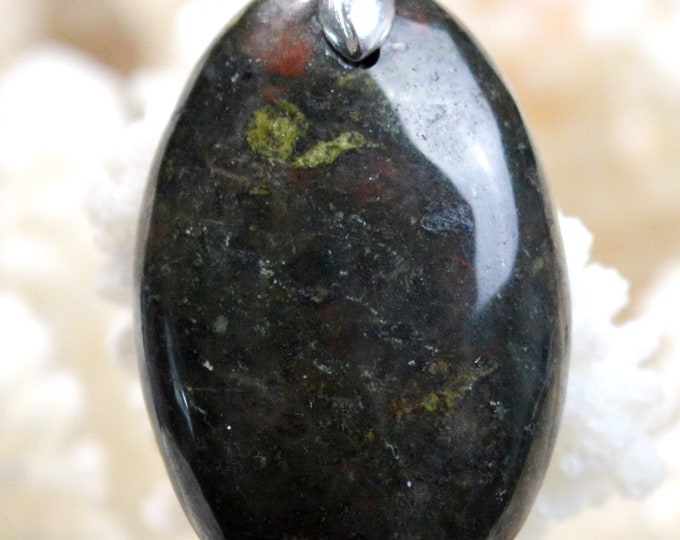 Ruby / schist 36 carats - natural stone cabochon pendant - India / AY76