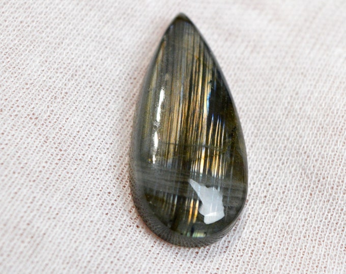 Labradorite 45 carats - natural stone cabochon - Madagascar / FJ49