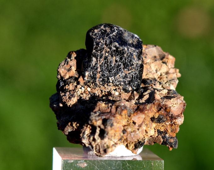 Augite 10 grams - Volvic, Riom, Puy-de-Dôme, Auvergne-Rhône-Alpes, France