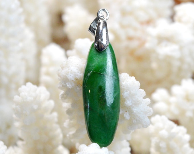 Jade Omphacite var. chrome omphacite 20 carats - natural stone cabochon pendant - Italy / FF2 - RARE