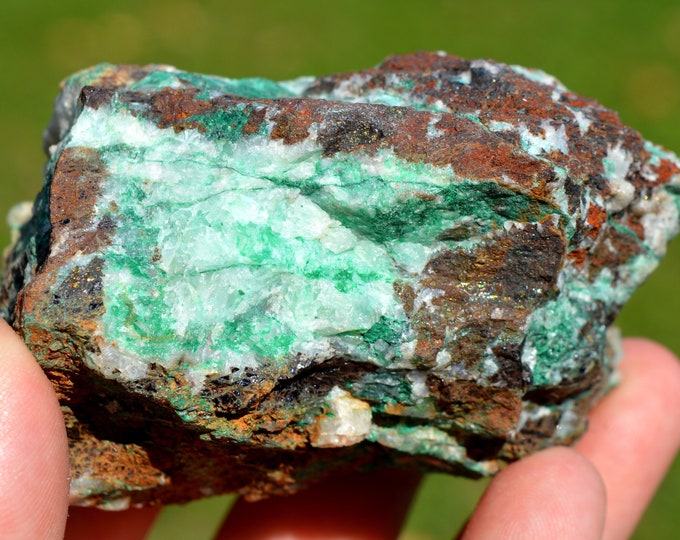 Malachite 370 grams - Mollau, Thann-Guebwiller, Haut-Rhin, Grand Est, France