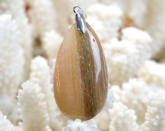 69 carat amphibole quartz - natural stone cabochon pendant - Brazil / FE69