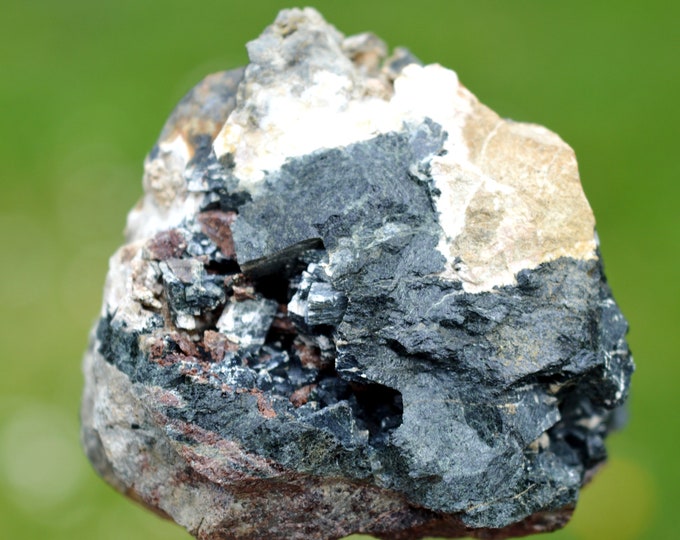 Hedenbergite 165 grams - Vlastějovice (Hammerstadt), Kutná Hora District, Central Bohemian Region, Czech Republic