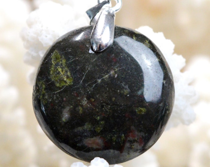 25 carat ruby / schist - natural stone cabochon pendant - India / AY75