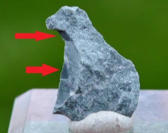 Narsarsukite 0,7 grammi - Cava Poudrette, Mont Saint-Hilaire, La Vallée-du-Richelieu RCM, Montérégie, Quebec, Canada