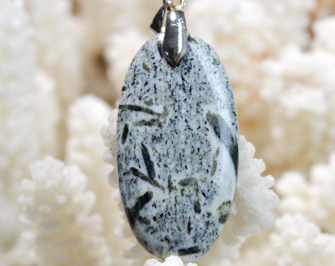 Hornblende & Almandine Garnet 38 carats - natural stone cabochon pendant - Austria / FZ15