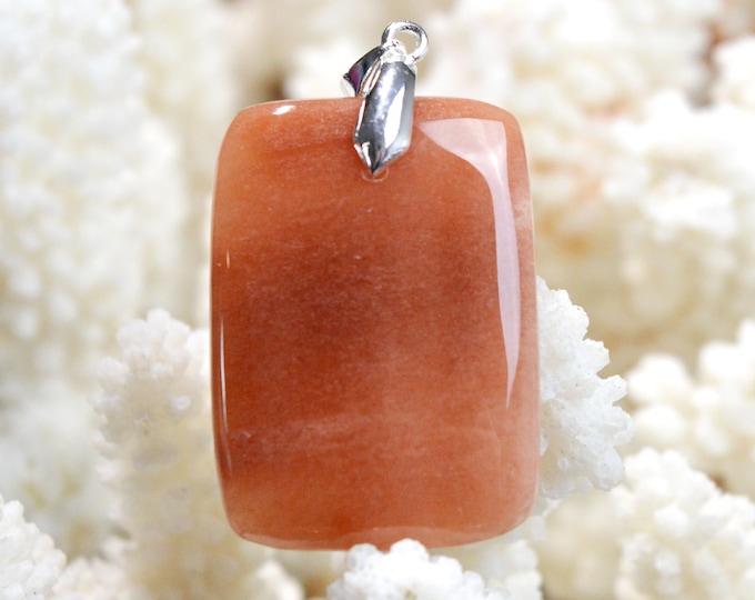 47 carat red aventurine - natural stone cabochon pendant - Canada / EG27