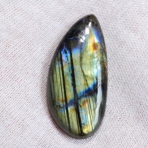 Labradorite 74 carats - cabochon pierre naturelle - Madagascar / FJ78
