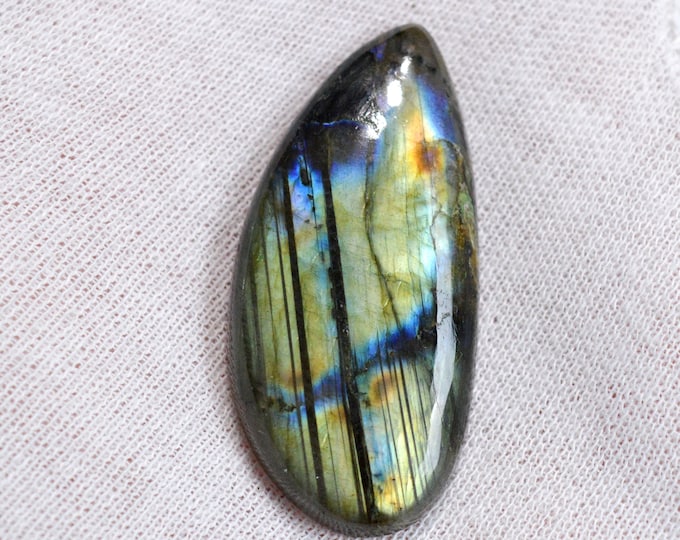 Labradorite 74 carats - natural stone cabochon - Madagascar / FJ78