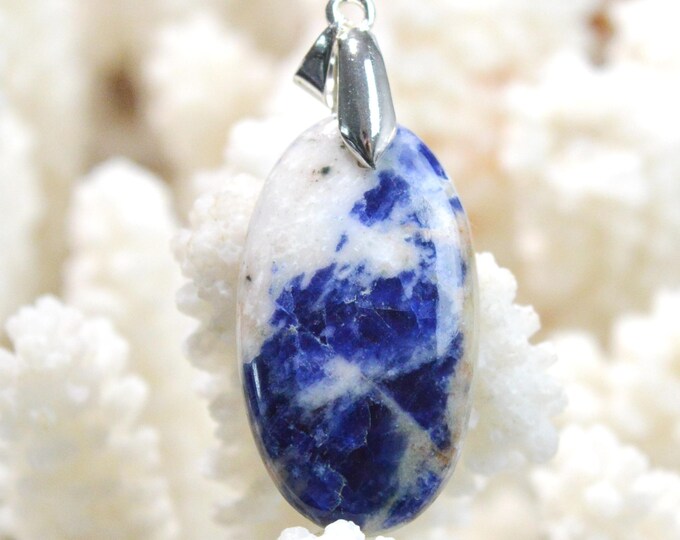 27-carat Sodalite - natural stone cabochon pendant - Namibia / FX29