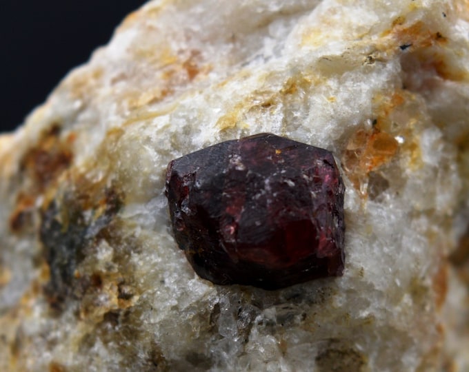 Garnet var. Spessartine 303 grams - Rio Grande do Sul, Brazil