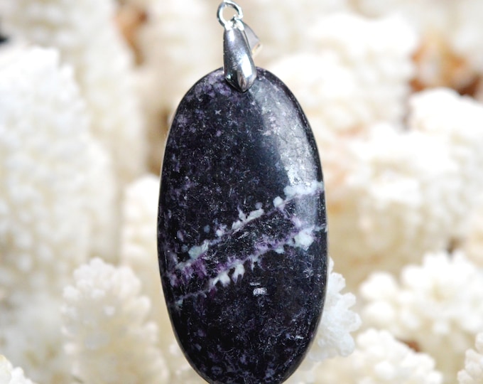Kämmererite 64 carats - natural stone cabochon pendant - India // DT64