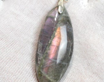 Labradorite 155 carats - natural stone cabochon pendant - Madagascar