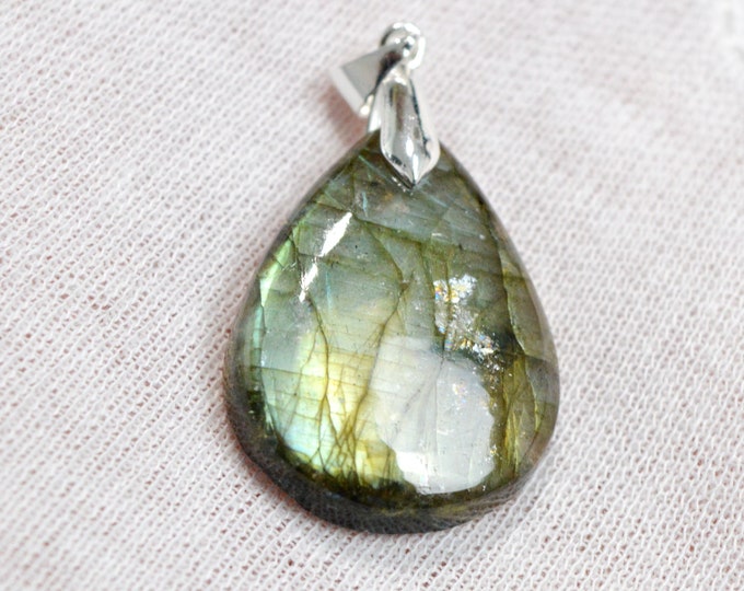 Labradorite 43 carats - natural stone cabochon pendant - Madagascar / FK10
