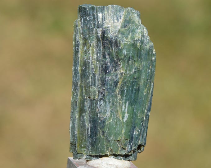 Serpentine 21 grams - Péas Valley mine, Chateau-Ville-Vieille, Briançon, Hautes-Alpes, Provence-Alpes-Côte d'Azur, France