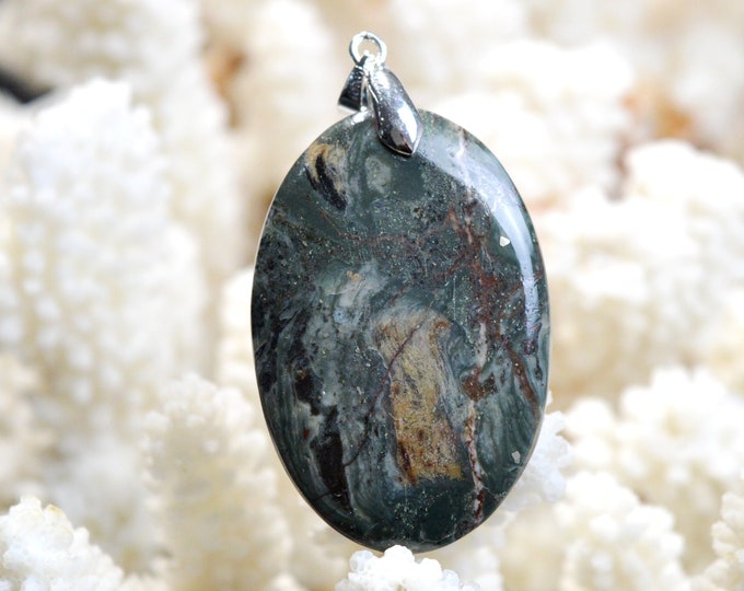 71 carat fuchsite ruby - natural stone cabochon pendant - India / EB98