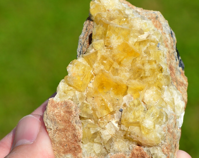 Fluorite 235 grams - Peyrebrune, Montredon-Labessonnié, Castres, Tarn, Occitanie, France