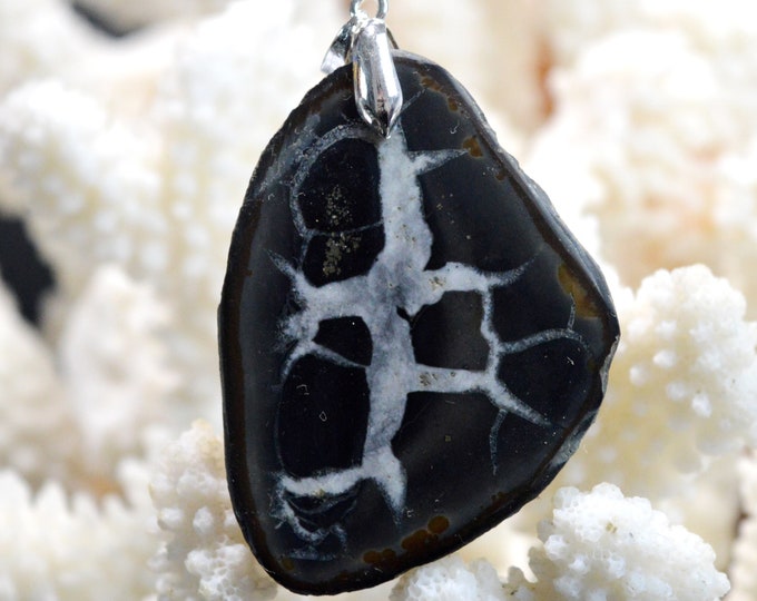 Septaria 156 carats - natural stone half geode pendant - Morocco / FO44