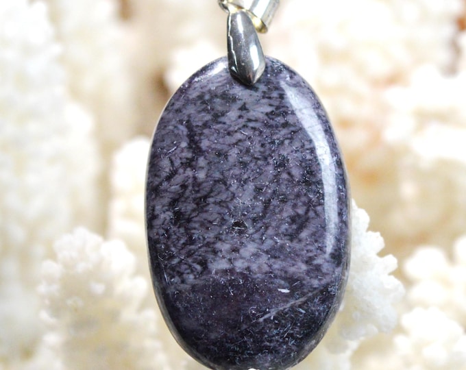 Kämmererite 50 carats - natural stone cabochon pendant - India / GA23