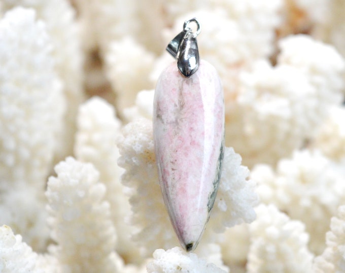 38 carat Clinozoisite - natural stone cabochon pendant - Italy / FF83 - RARE