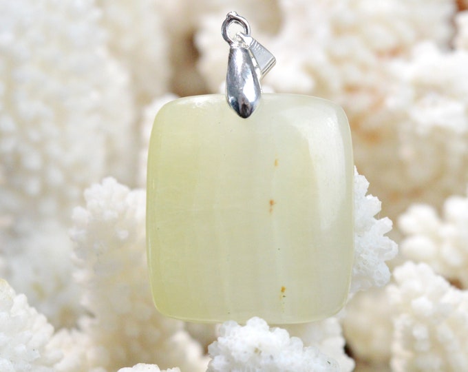 45 carat green onyx - natural stone cabochon pendant - Pakistan // DN45