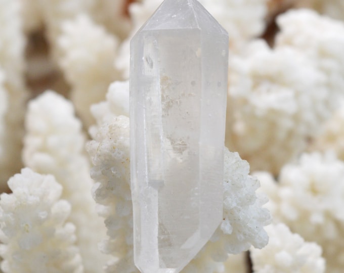 Bi-terminated quartz 12 grams - Itremo, Ambatofinandrahana, Amoron'i Mania, Madagascar