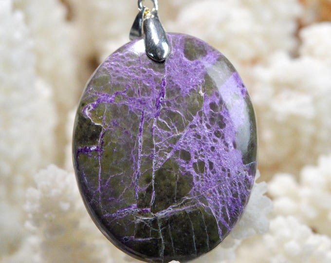 Stichtite & Serpentine 64 carat - natural stone cabochon pendant - Tasmania, Australia / FZ42