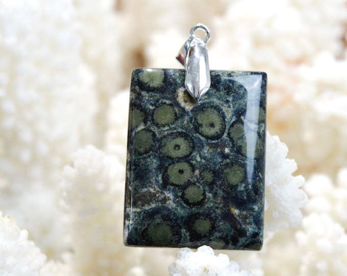 Rhyolite 50 carats - natural stone cabochon pendant - Iceland / EU49
