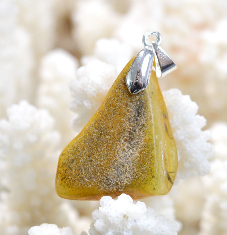 Amber 16 carats natural stone pendant Baltic BW93