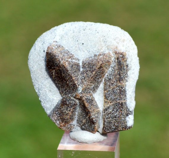 Photographs of mineral No. 30084: Staurolite from Fannin, Fannin County,  Georgia