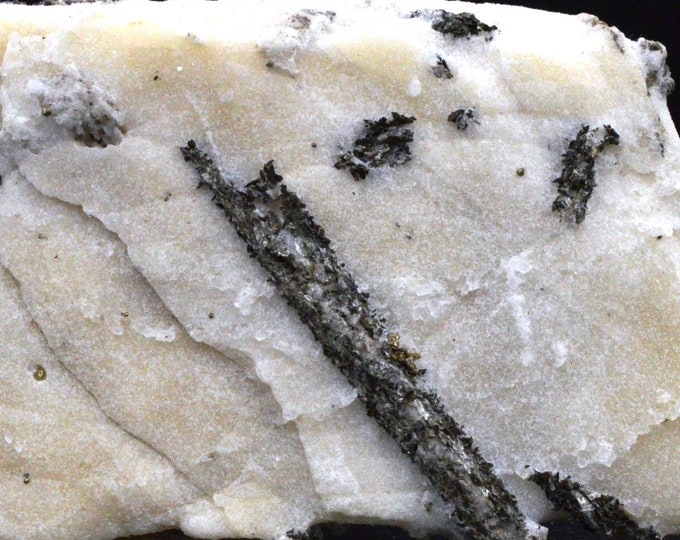 Scapolite wernerite mica pyrite 405 grams - Cerzat, France