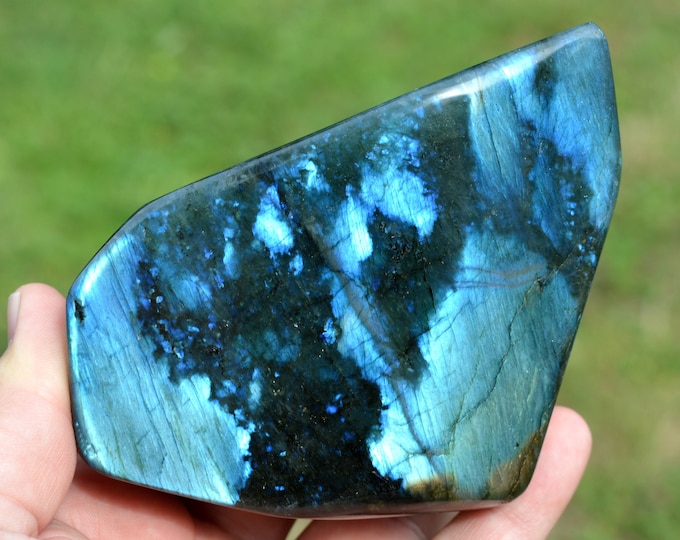 Labradorite 755 grams - Block to place - Ampanihy, Atsimo-Andrefana, Madagascar