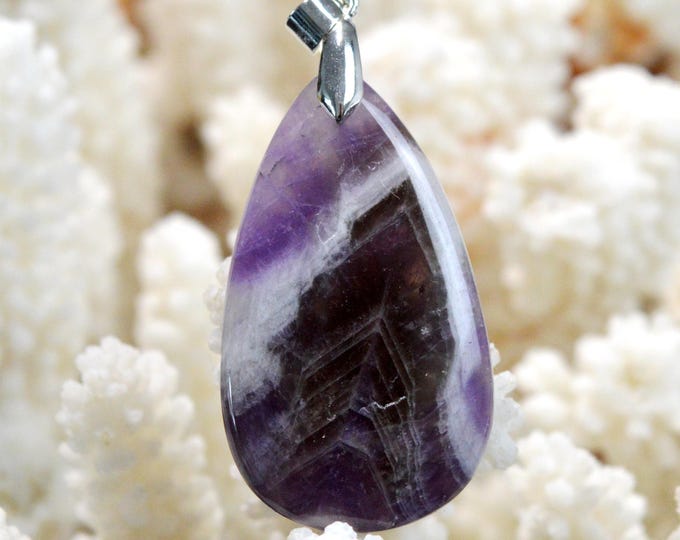 45 carat chevron amethyst - natural stone cabochon pendant - India / FW19
