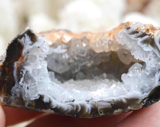 Quartz & Chalcedony Agate "Geodinhos" 71 grams - Barros Cassal, Rio Grande do Sul, Brazil