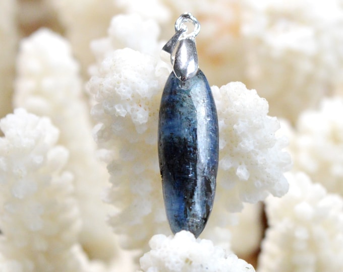 Kyanite Kyanite Disthene 11 carats - natural stone pendant - Brazil / EF64