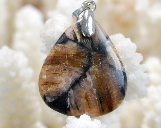 Chiastolite 23 carats - natural stone cabochon pendant - USA / GB84