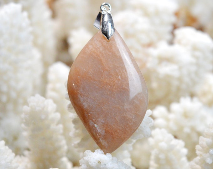 Pierre de lune pêche 52 carats - pendentif cabochon pierre naturelle - Inde / FM69