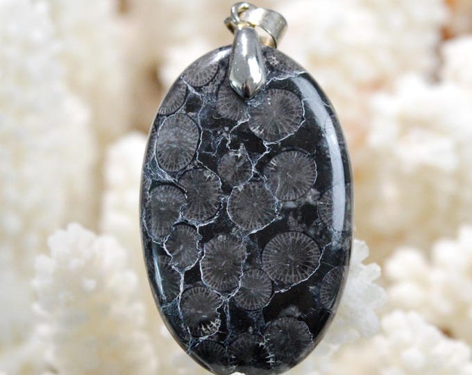 56-carat fossil coral - natural stone cabochon pendant - Indonesia /GB99