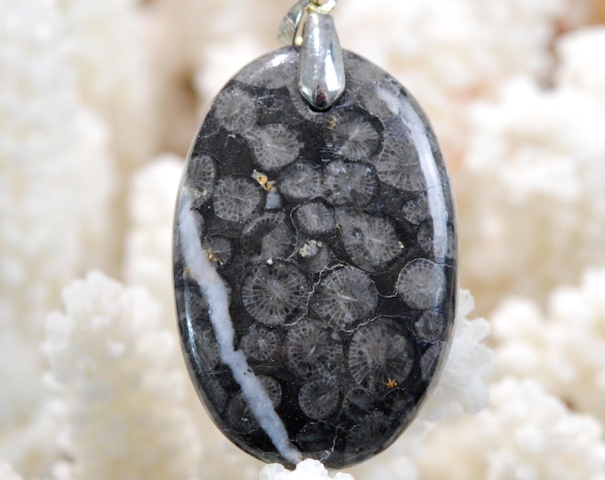 55-carat fossil coral - natural stone cabochon pendant - Indonesia /GB96