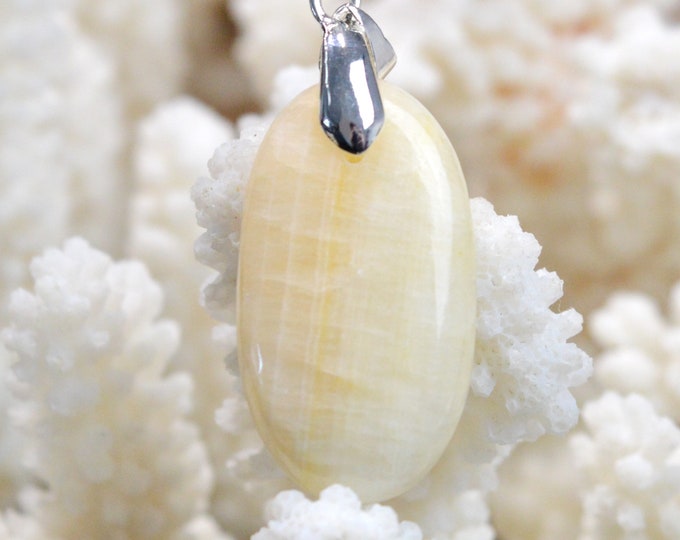 24 carat aragonite - natural stone cabochon pendant - Namibia // DH16