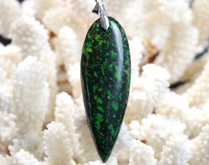 Jade Omphacite 153 carats - natural stone cabochon pendant - Italy / FF52 - RARE