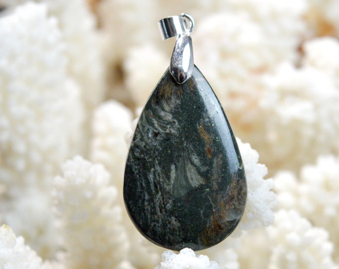 41 carat fuchsite ruby - natural stone cabochon pendant - India / EC9