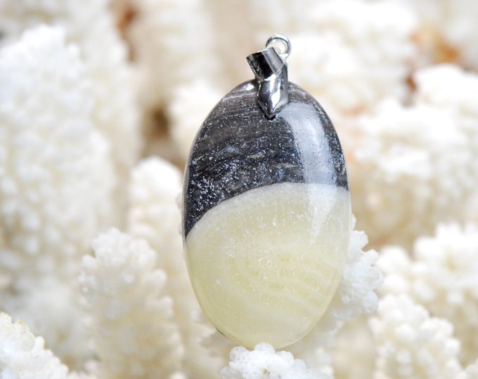 58 carat calcite - natural stone cabochon pendant - Mexico / EJ81