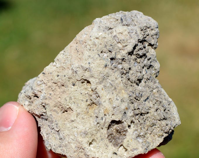Pumice stone 38 grams - Rochefort-Montagne, Issoire, Puy-de-Dôme, Auvergne-Rhône-Alpes, France