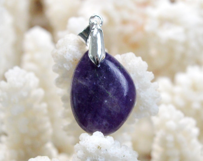 19 carat Lepidolite - natural stone cabochon pendant - Brazil / EY92