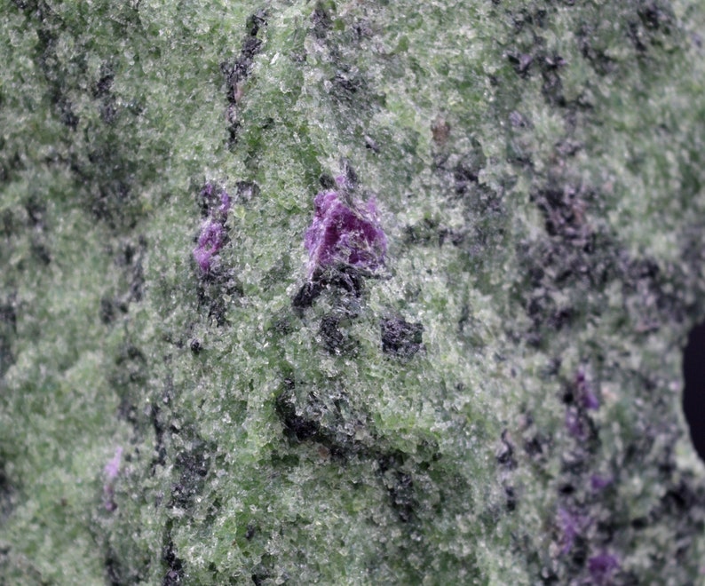 Rubis Zoisite 339 grams Arusha Region Tanzania Longido