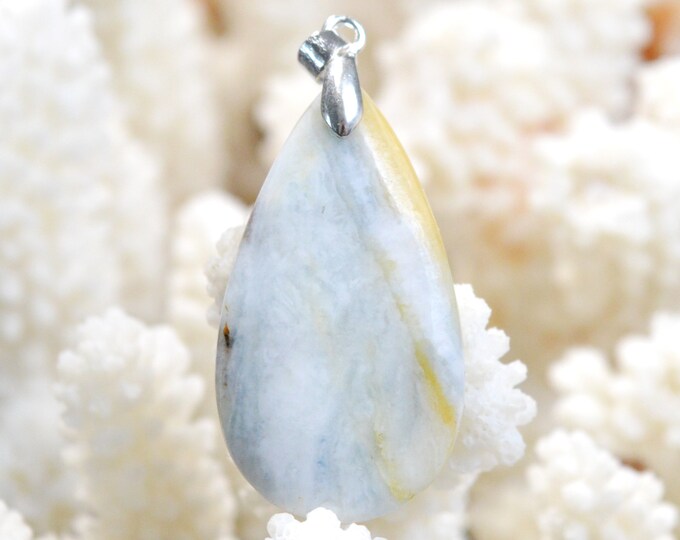 35 carat blue Scheelite - natural stone cabochon pendant - Türkiye / DO24