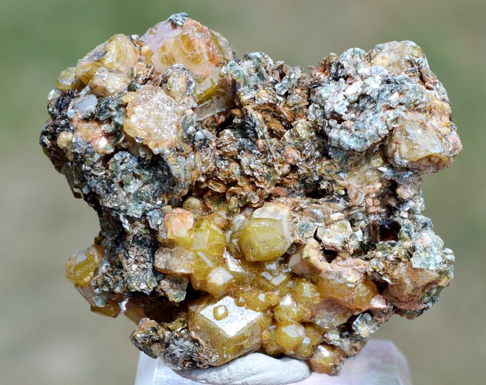 Andradite-Grossular Garnet & Clinochlore 82 grams - Kembelé, Diakon, Arrondissement of Diakon, Bafoulabé Cercle, Kayes Region, Mali