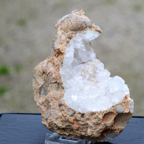 Geode calcite 500 grammes - Gave de Pau river alluvials, Saint-Pé-de-Bigorre, Hautes-Pyrénées, Occitanie, France