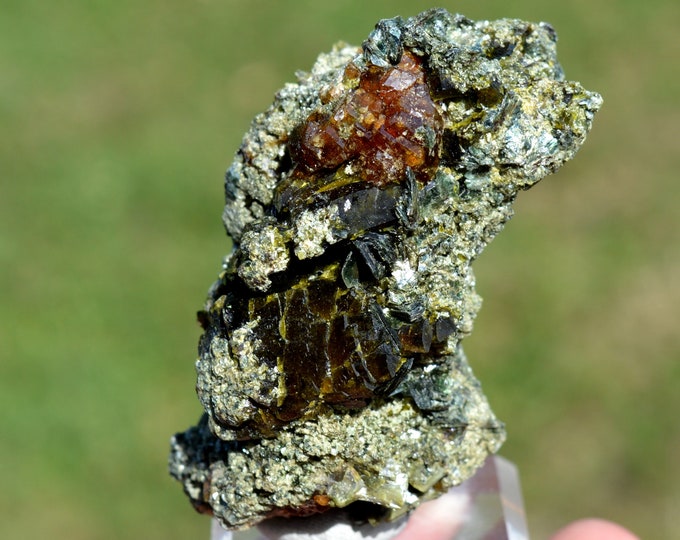 Grossular garnet var. Hessonite & Clinochlore 155 grams - Koukouri diggings, Trantimou, Diakon, Bafoulabé Cercle, Kayes Region, Mali